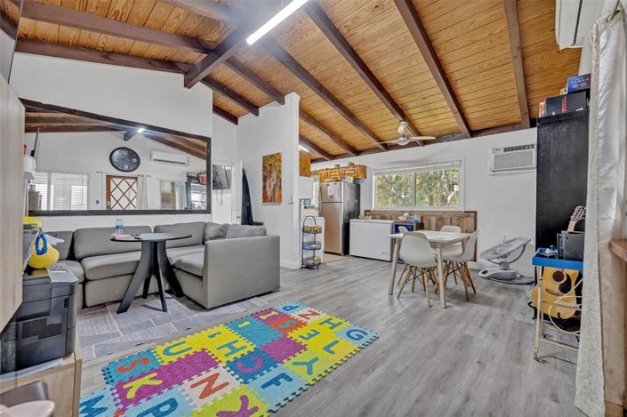 Image No.11-3 Bed House for sale