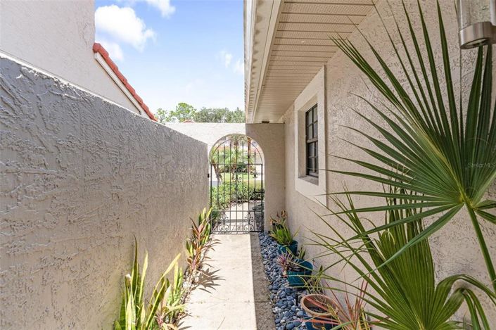 Image No.15-3 Bed Townhouse for sale