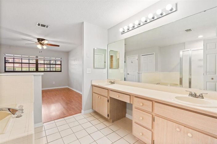 Image No.41-3 Bed Townhouse for sale