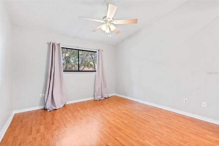 Image No.50-3 Bed Townhouse for sale