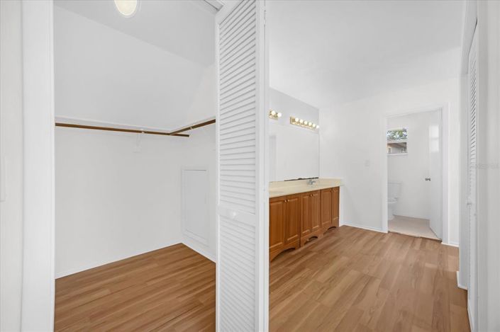 Image No.17-4 Bed House for sale