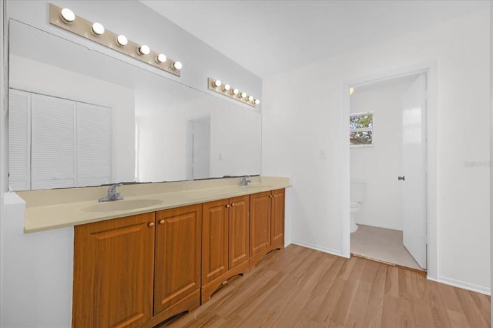 Image No.18-4 Bed House for sale