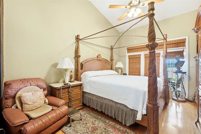 Image No.30-3 Bed Townhouse for sale