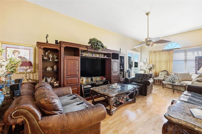 Image No.9-3 Bed Townhouse for sale