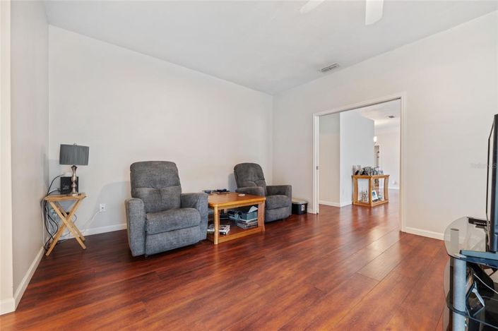 Image No.18-3 Bed House for sale