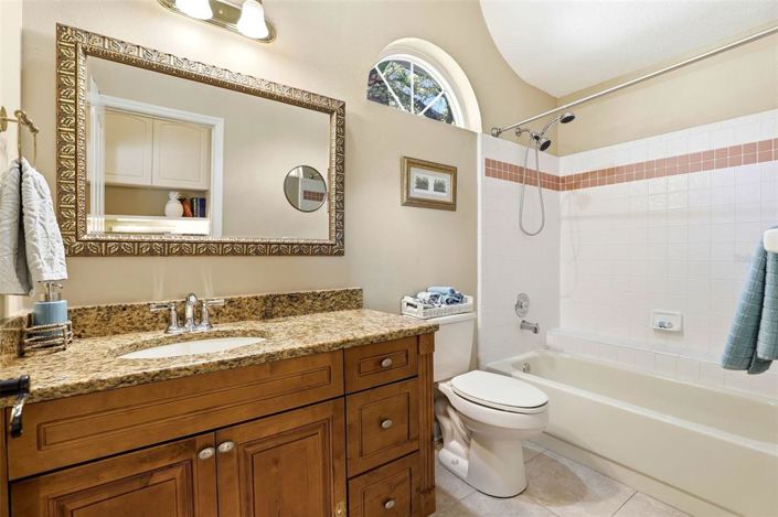 Image No.25-5 Bed House for sale