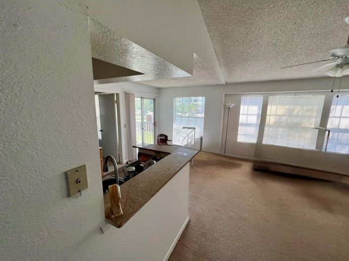 Image No.3-Appartement de 2 chambres à vendre à Saint John