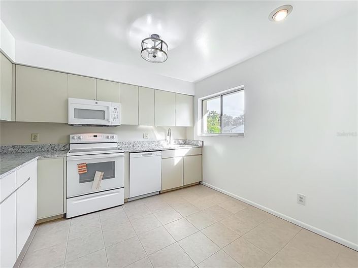 Image No.17-3 Bed House for sale