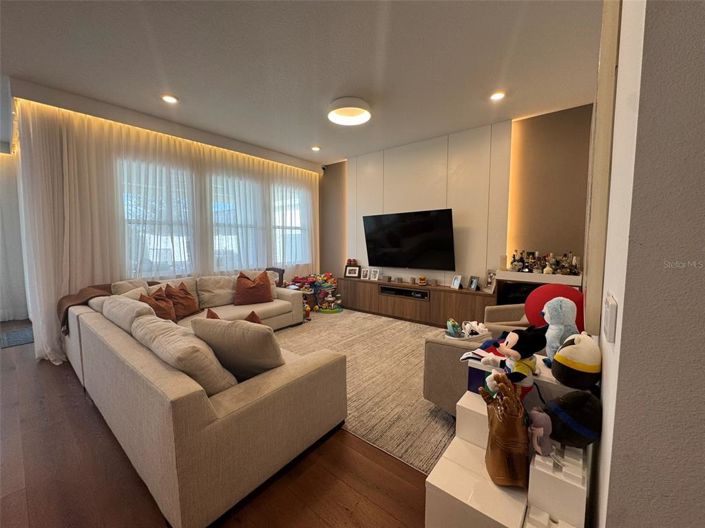 Image No.8-4 Bed House for sale