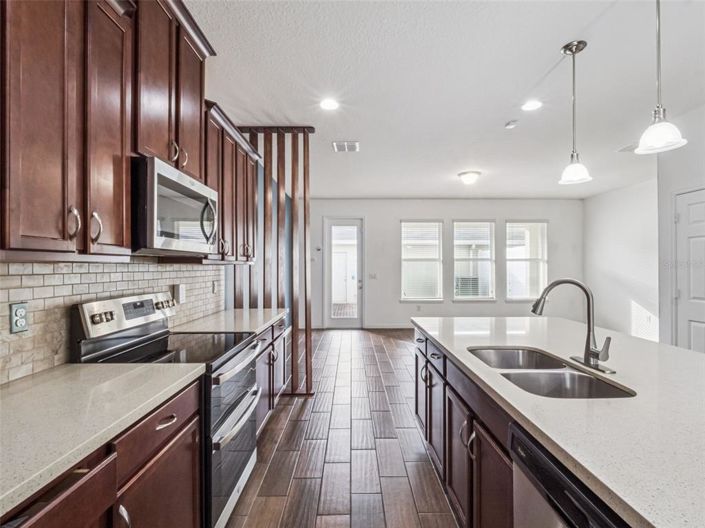 Image No.6-3 Bed Townhouse for sale