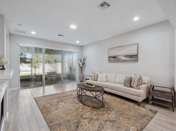 Image No.8-5 Bed House for sale