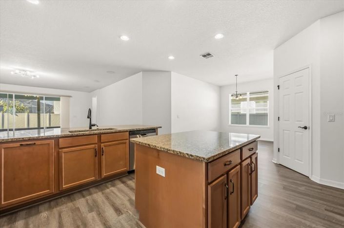 Image No.17-4 Bed House for sale