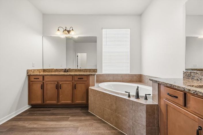 Image No.28-4 Bed House for sale