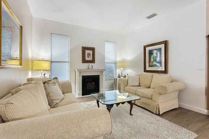 Image No.11-3 Bed House for sale