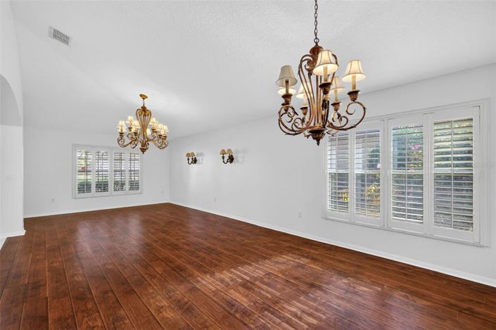 Image No.12-4 Bed House for sale