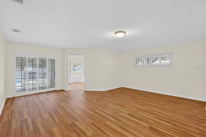 Image No.25-4 Bed House for sale