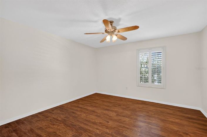 Image No.35-4 Bed House for sale