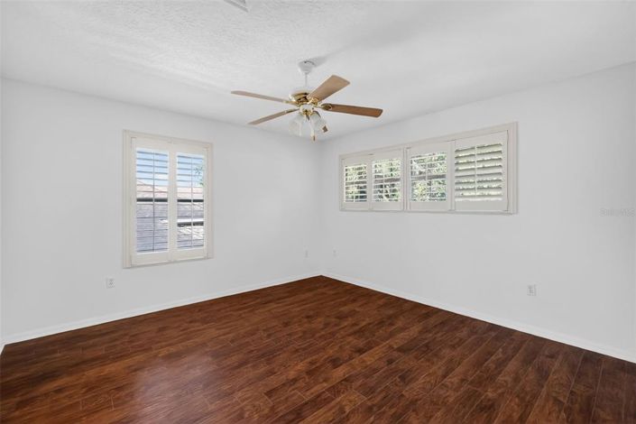 Image No.38-4 Bed House for sale