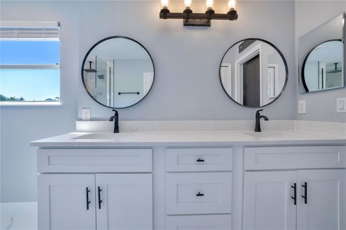 Image No.28-4 Bed House for sale