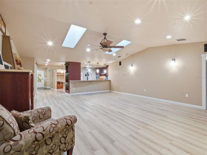 Image No.14-4 Bed House for sale