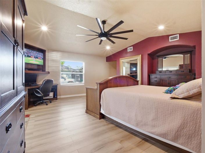 Image No.31-4 Bed House for sale