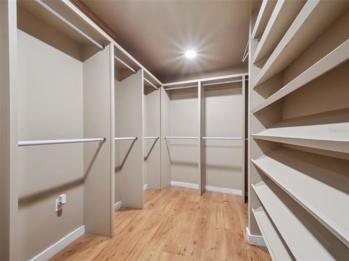 Image No.34-4 Bed House for sale