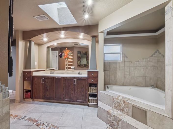 Image No.37-4 Bed House for sale