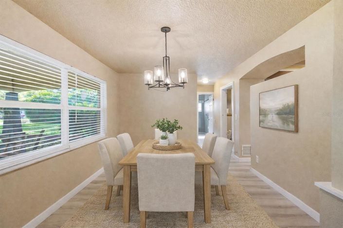 Image No.6-4 Bed House for sale