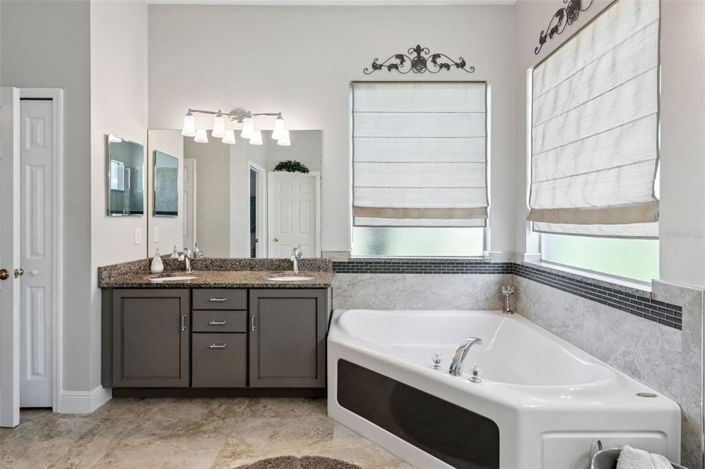 Image No.25-4 Bed House for sale