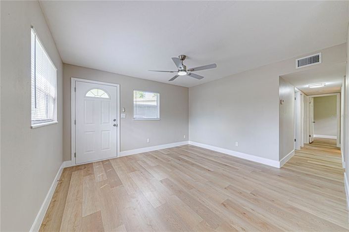 Image No.11-3 Bed House for sale