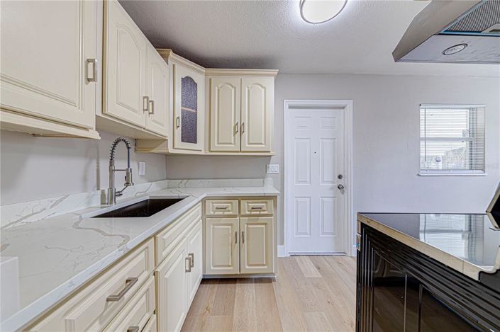 Image No.15-3 Bed House for sale