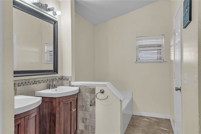 Image No.14-3 Bed House for sale