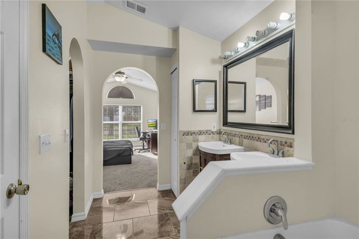 Image No.15-3 Bed House for sale