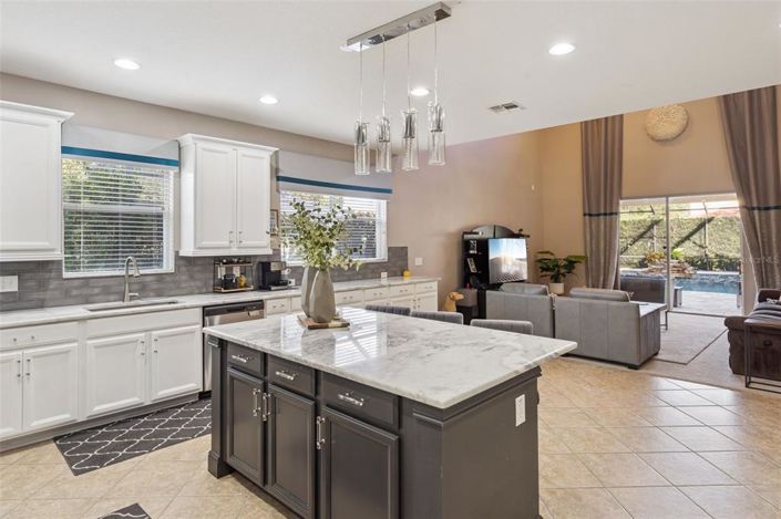 Image No.11-5 Bed House for sale