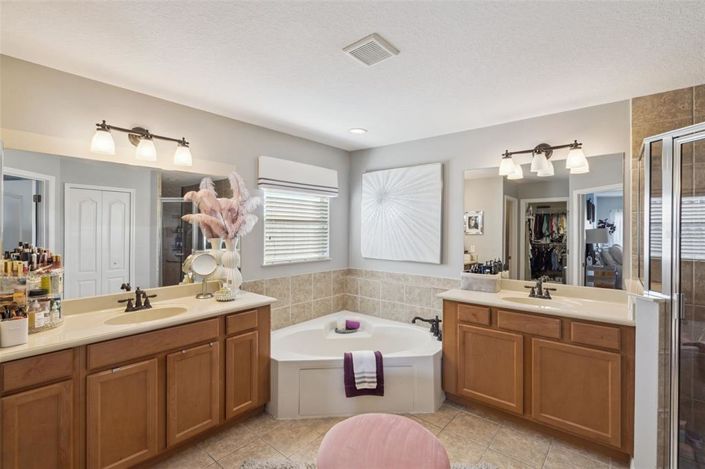 Image No.19-5 Bed House for sale