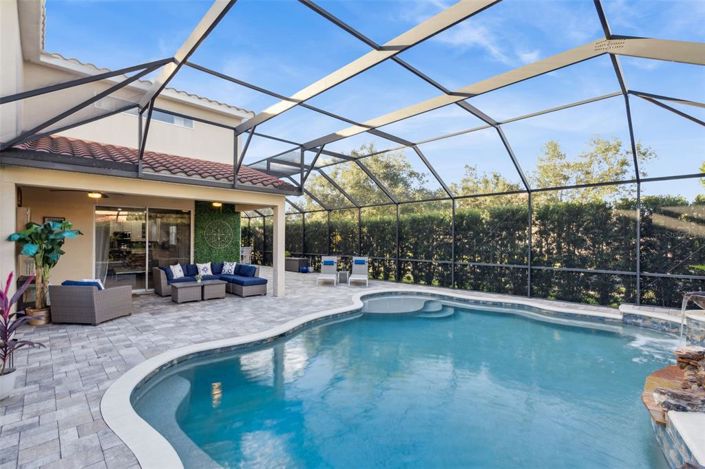 Image No.8-5 Bed House for sale