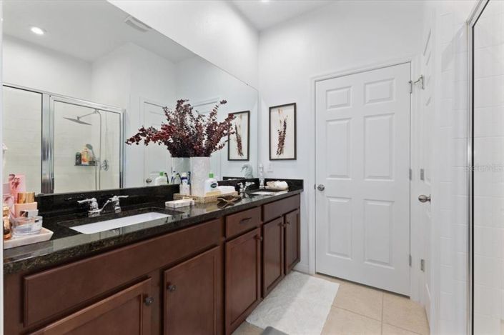 Image No.19-3 Bed Townhouse for sale