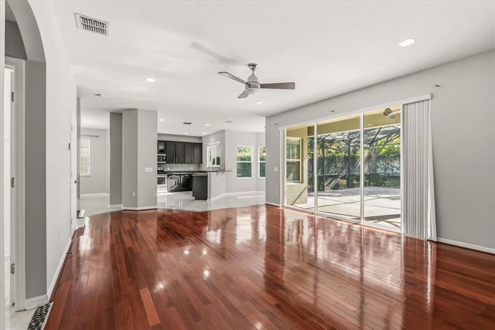 Image No.14-4 Bed House for sale