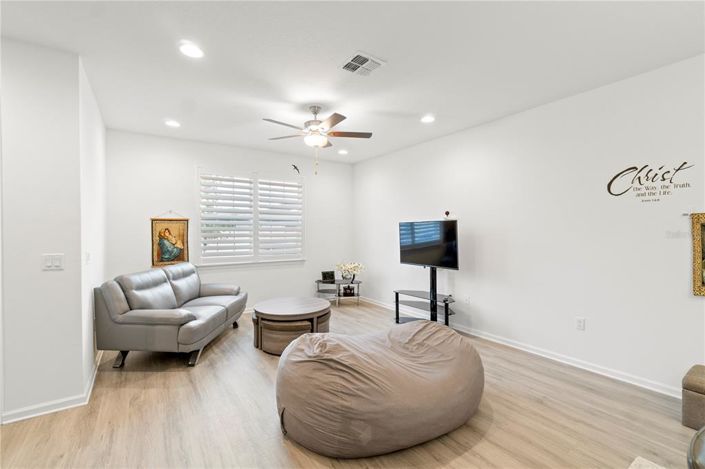 Image No.17-4 Bed House for sale