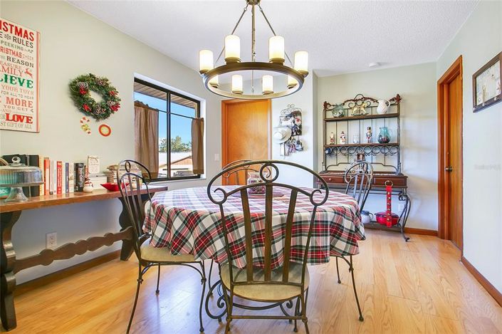 Image No.15-4 Bed House for sale