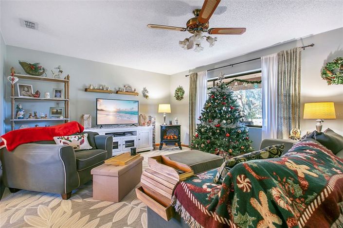 Image No.18-4 Bed House for sale