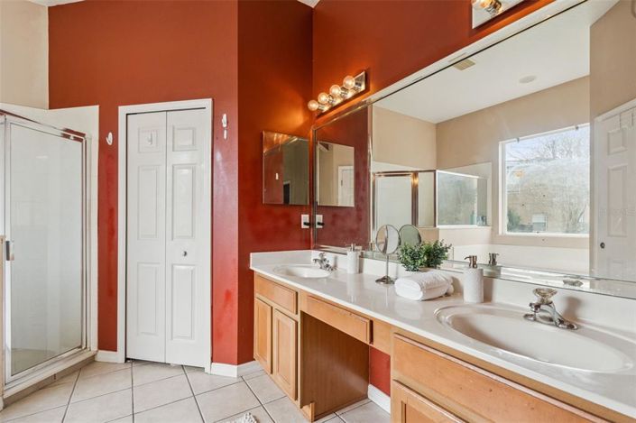 Image No.18-4 Bed House for sale