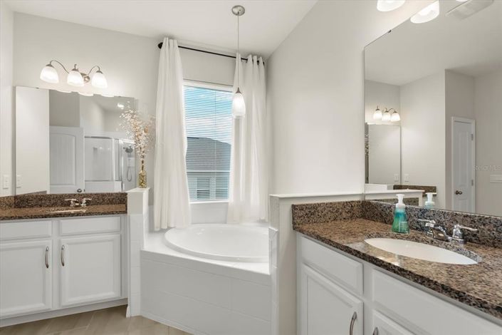 Image No.25-4 Bed House for sale