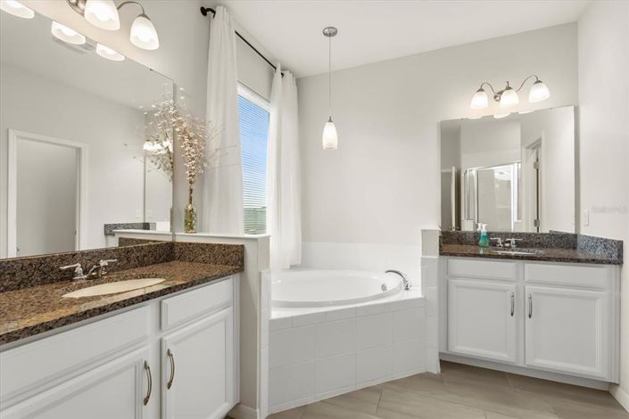 Image No.27-4 Bed House for sale