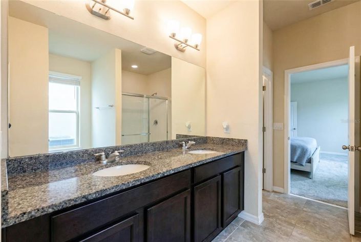 Image No.19-3 Bed House for sale