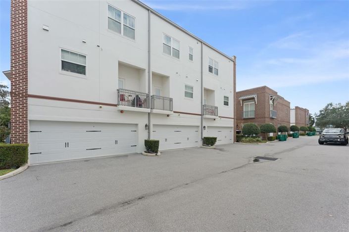 Image No.40-3 Bed Townhouse for sale