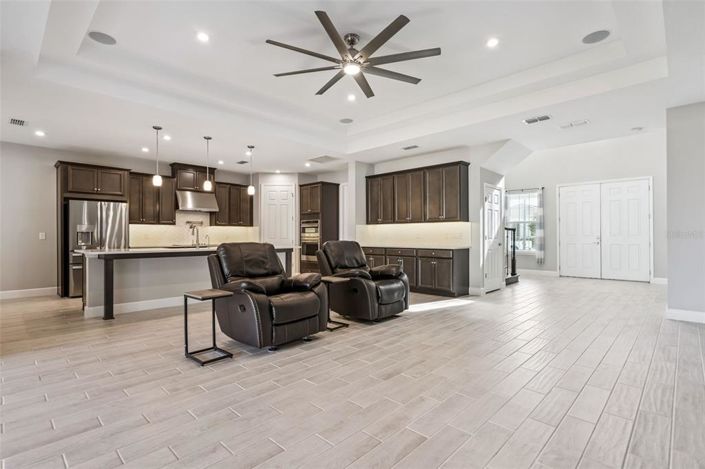 Image No.8-5 Bed House for sale