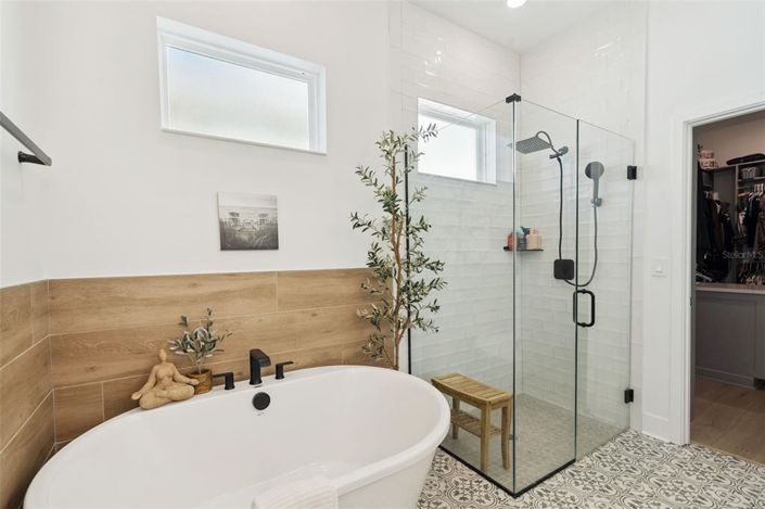 Image No.16-4 Bed House for sale