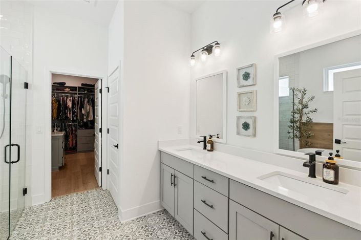 Image No.17-4 Bed House for sale