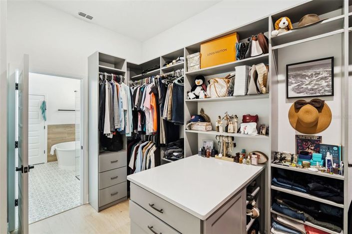 Image No.18-4 Bed House for sale